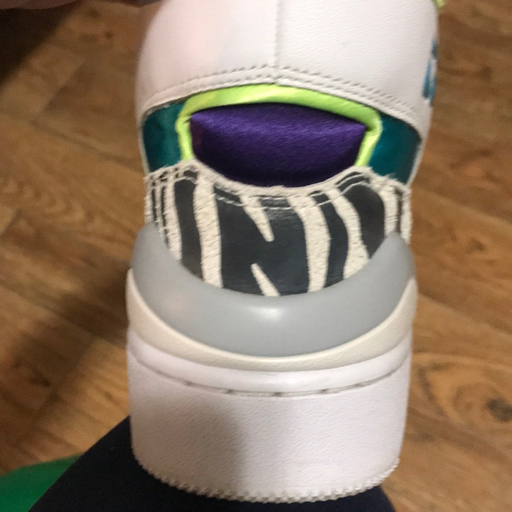 Shoes - Picture 2 of 3